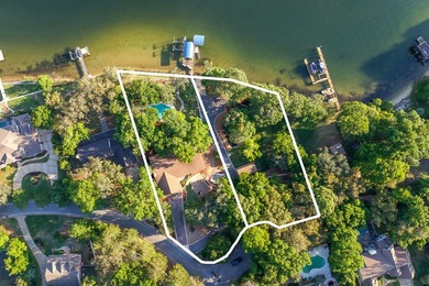 This is the waterfront lifestyle so many dream about, truly a - photo 2