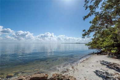 Nestled along the prestigious Bayshore Blvd in South Tampa, this - photo 9