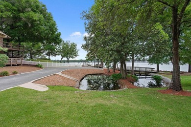 This is the waterfront lifestyle so many dream about, truly a - photo 10