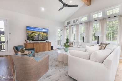 Location, luxury, and indoor/outdoor space abound at 2585 Aspen - photo 4