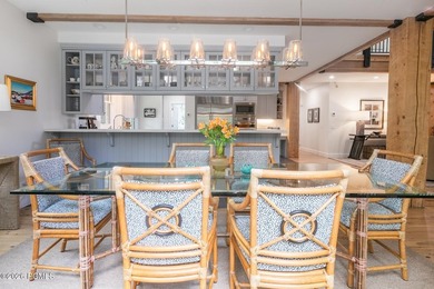 Location, luxury, and indoor/outdoor space abound at 2585 Aspen - photo 8