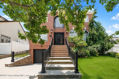 Gorgeous 4 bedroom, 4 bath, 2 Family Center Hall Colonial in - photo 2