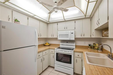 Virtually Staged. Rare Corner-Unit in the highly sought-after - photo 9