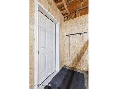 This is a great opportunity to live in a beautiful new shop home - photo 19