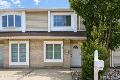 Welcome to this spacious and well-maintained two-bedroom condo - photo 2