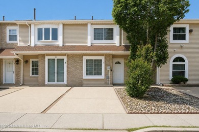 Welcome to this spacious and well-maintained two-bedroom condo - photo 3