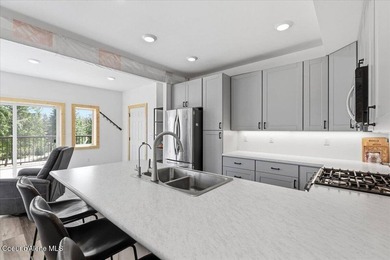 This is a great opportunity to live in a beautiful new shop home - photo 30