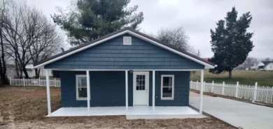 Check out this adorable 3 bedroom 2 bath home located close all - Lake Home For Sale in Somerset, Kentucky