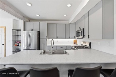 This is a great opportunity to live in a beautiful new shop home - photo 33