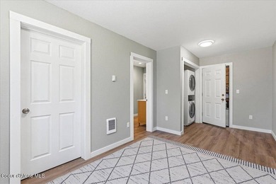 This is a great opportunity to live in a beautiful new shop home - photo 41