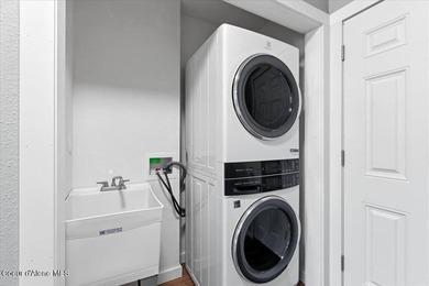 This is a great opportunity to live in a beautiful new shop home - photo 42