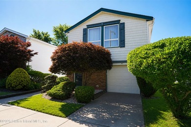 Highly desirable Eltingville location! Situated on a quiet - photo 3