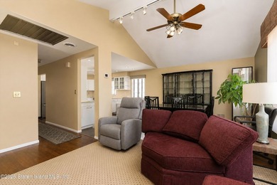Highly desirable Eltingville location! Situated on a quiet - photo 4