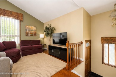Highly desirable Eltingville location! Situated on a quiet - photo 5