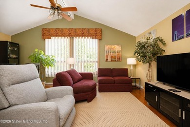 Highly desirable Eltingville location! Situated on a quiet - photo 6