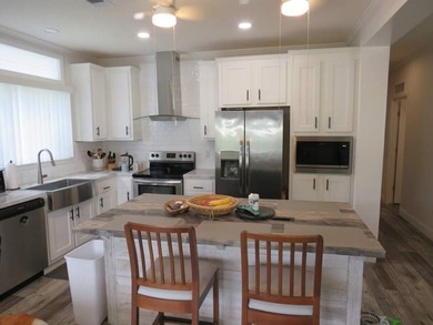 This very well appointed 3 bedroom 2 bath home is impressive - photo 7