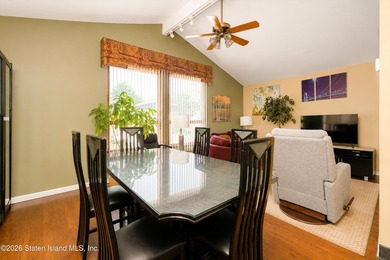 Highly desirable Eltingville location! Situated on a quiet - photo 8