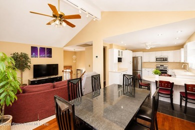 Highly desirable Eltingville location! Situated on a quiet - photo 9