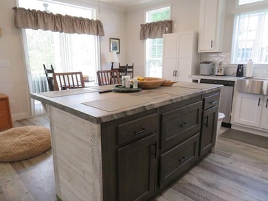 This very well appointed 3 bedroom 2 bath home is impressive - photo 10