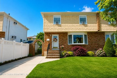 Beautiful 25-foot semi-attached home located in the heart of - photo 1