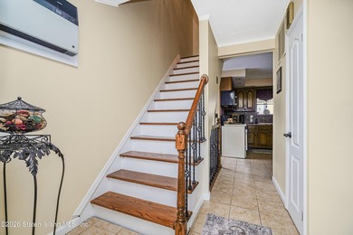Beautiful 25-foot semi-attached home located in the heart of - photo 3