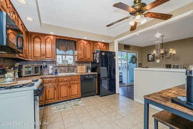 Beautiful 25-foot semi-attached home located in the heart of - photo 8