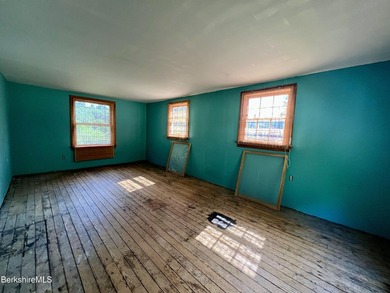 Great potential in a lovely setting. Located on a dead end, this - photo 21