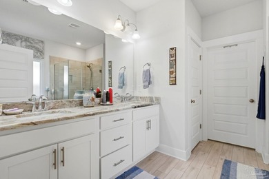 Must See this Gorgeous and spacious 4 bedroom 3 bathroom - photo 23