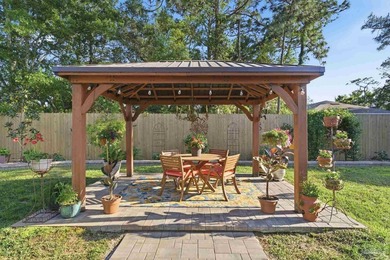 Must See this Gorgeous and spacious 4 bedroom 3 bathroom - photo 31