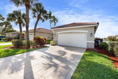 NEW ROOF! Lakefront 3-bedroom, 2-bath villa in 55+ gated - photo 3