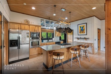 Move-in ready and thoughtfully designed for low-maintenance - photo 4