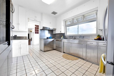 BREATHTAKING OCEAN VIEWS take center stage from the moment you - photo 1