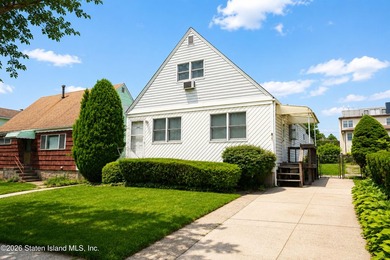 A charming 4-bedroom, 1-bath Cape Cod in Willowbrook, this home - photo 1