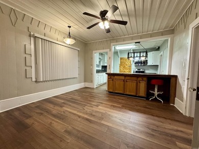 Mixed-use Commercial/Residential opportunity with partial owner - photo 12