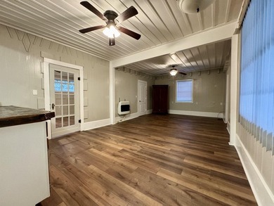 Mixed-use Commercial/Residential opportunity with partial owner - photo 13