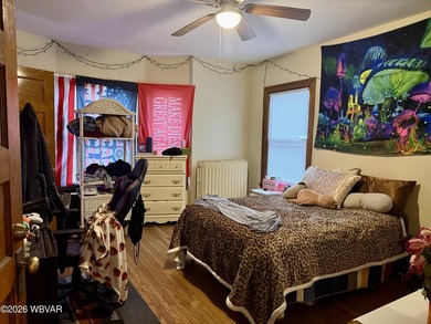 Great investment opportunity! This 4-bedroom single-family home - photo 2
