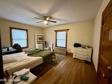 Great investment opportunity! This 4-bedroom single-family home - photo 3