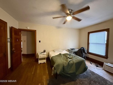 Great investment opportunity! This 4-bedroom single-family home - photo 4