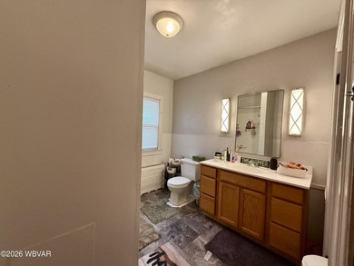 Great investment opportunity! This 4-bedroom single-family home - photo 5
