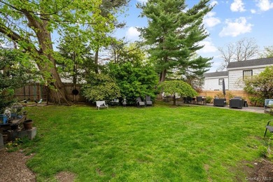 Welcome to this lovely side hall colonial boasting 4 bedrooms, 3 - photo 29