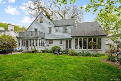 Welcome to this lovely side hall colonial boasting 4 bedrooms, 3 - photo 30
