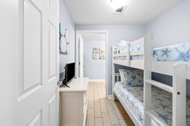 Beautifully updated and fully furnished 2BR + bunkroom/3BA condo - photo 9