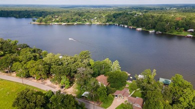 Welcome to your ideal waterfront retreat! This beautifully - photo 4