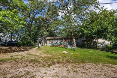 Welcome to your ideal waterfront retreat! This beautifully - photo 5