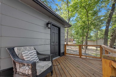 Welcome to your ideal waterfront retreat! This beautifully - photo 8