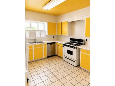 Located in a prime section of Lawrence, this spacious Colonial - photo 4