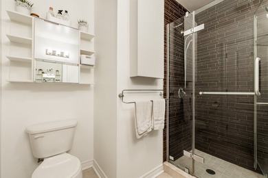 Magnifique condo de 2 chambres offrant un parfait melange de - photo 21