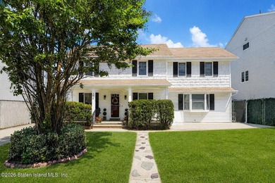 Beautifully appointed colonial in Travis. Lovely rocking chair - photo 1