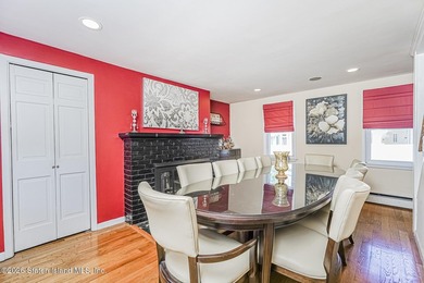 Beautifully appointed colonial in Travis. Lovely rocking chair - photo 7