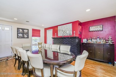 Beautifully appointed colonial in Travis. Lovely rocking chair - photo 8